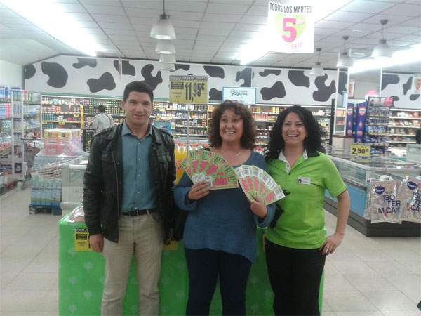 Supermercados El Árbol entrega un vale por un año de compras gratis -  Revista Mercados