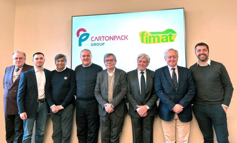 Foto de familia de la adquisión de Fimat por parte de Cartonpack