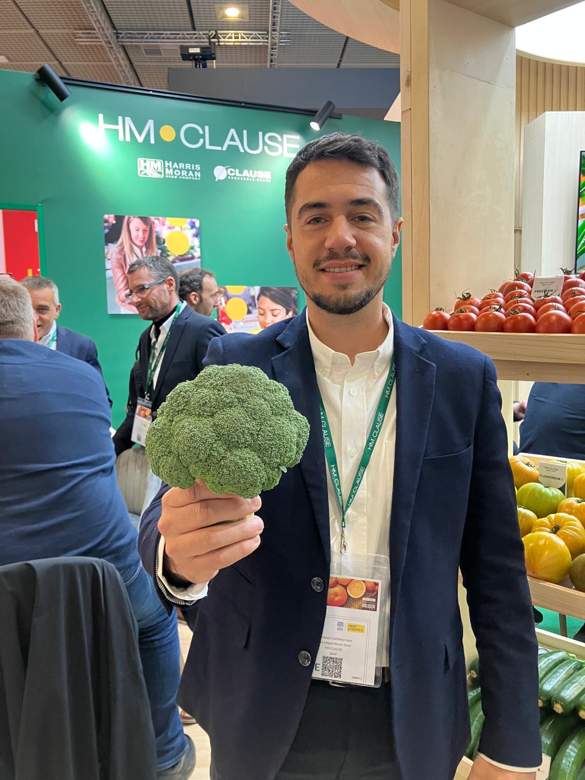 José Miguel Reyes, HM Clause