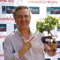 Roberto Brasero y el bonsai de Cerezo