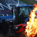 TractorIncendiado